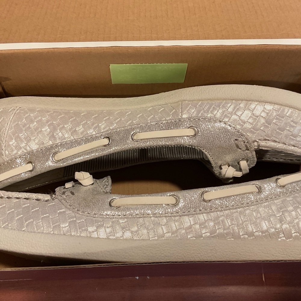 NIB ARIZONA SILVER GLITTER LOAFER IN SIZE 8 MEDIUM - Picture 4 of 8